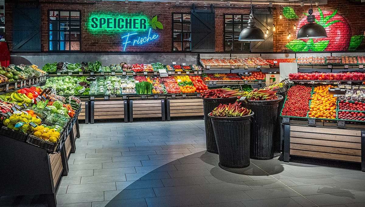 Frischebereich eines Lebensmittelmarktes im Umfeld der Passage