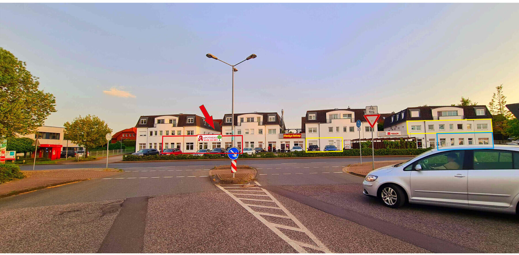 Au&szlig;enansicht der Einheiten Hehlinger Stra&szlig;e 40 und 44 an der Kreuzung