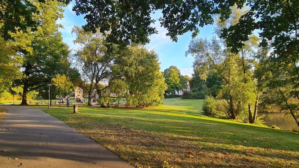 Parkanlage am Salzteich im Herbst